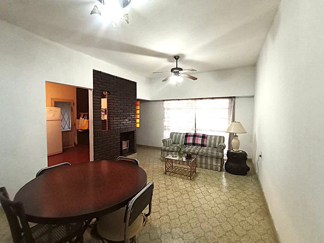 CASA VENTA 4 AMBIENTES CASTELAR