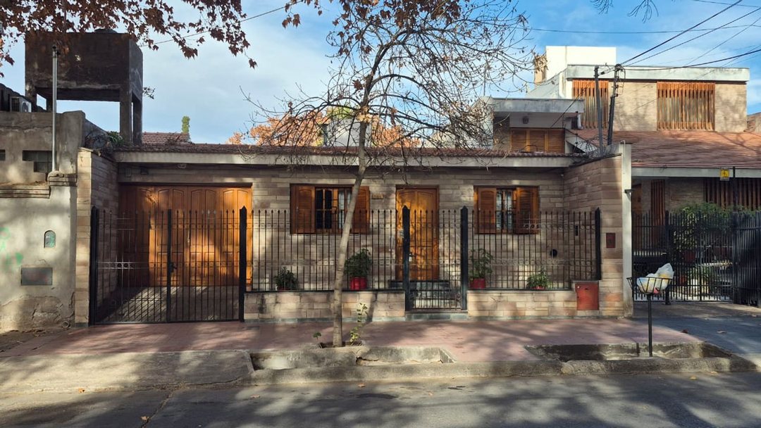 VENTA CASA CUARTA SECCIÓN CIUDAD DE MENDOZA