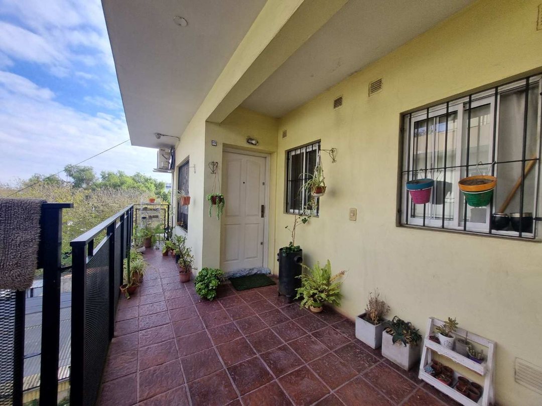 VENTA 3 AMBIENTES CON BALCON Y ESPACIO GUARDACOCHE