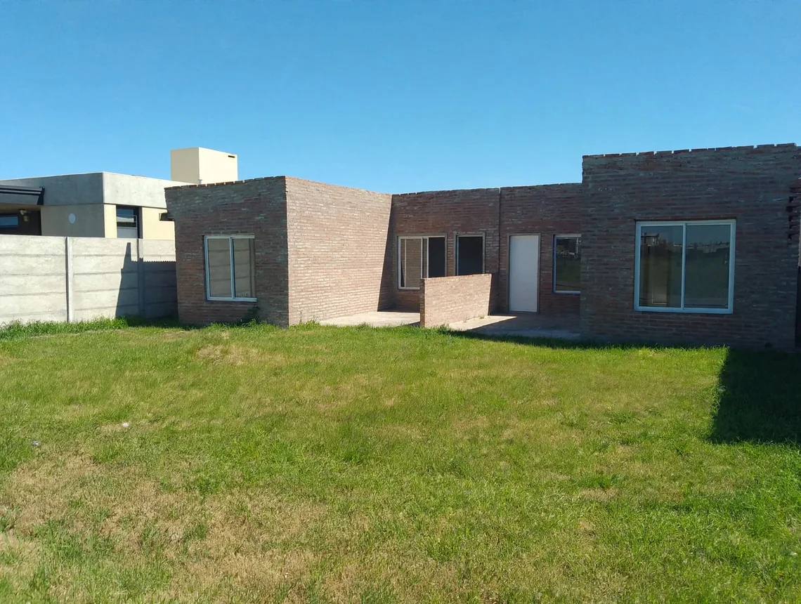 Casa de 3 ambientes en venta en Funes, La Yerra 3100