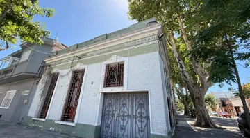 VENTA CASA 2 DORMITORIOS - LA FIGURITA - COCHERA