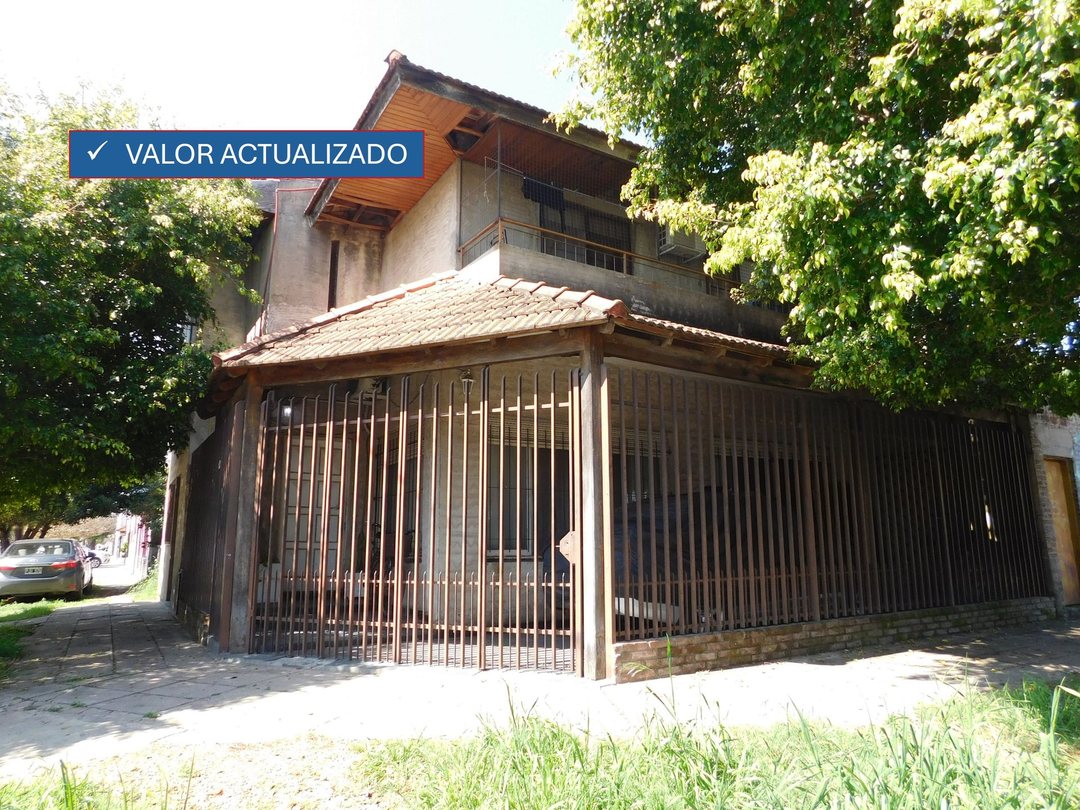 VENTA PH 4 AMB + DEPTO 1 AMB + 2 COCHERAS -CASEROS