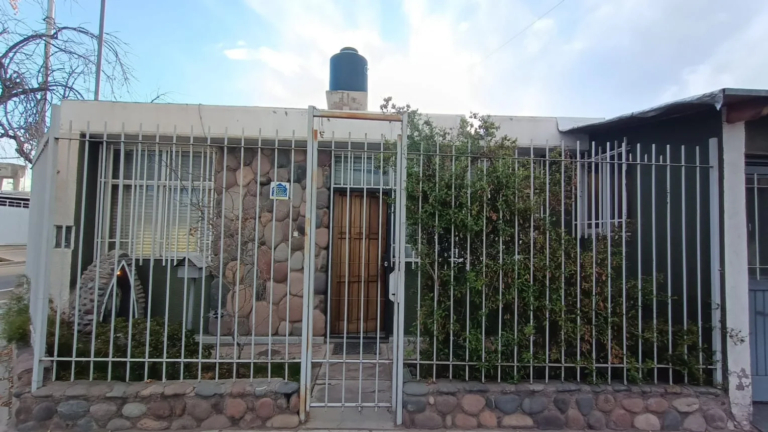 Casa en venta en Guaymallén, foto 2