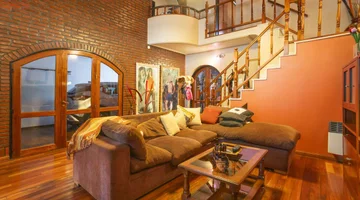 VENTA CASA DE 3 DORMITORIOS, PISCINA Y COCHERA
