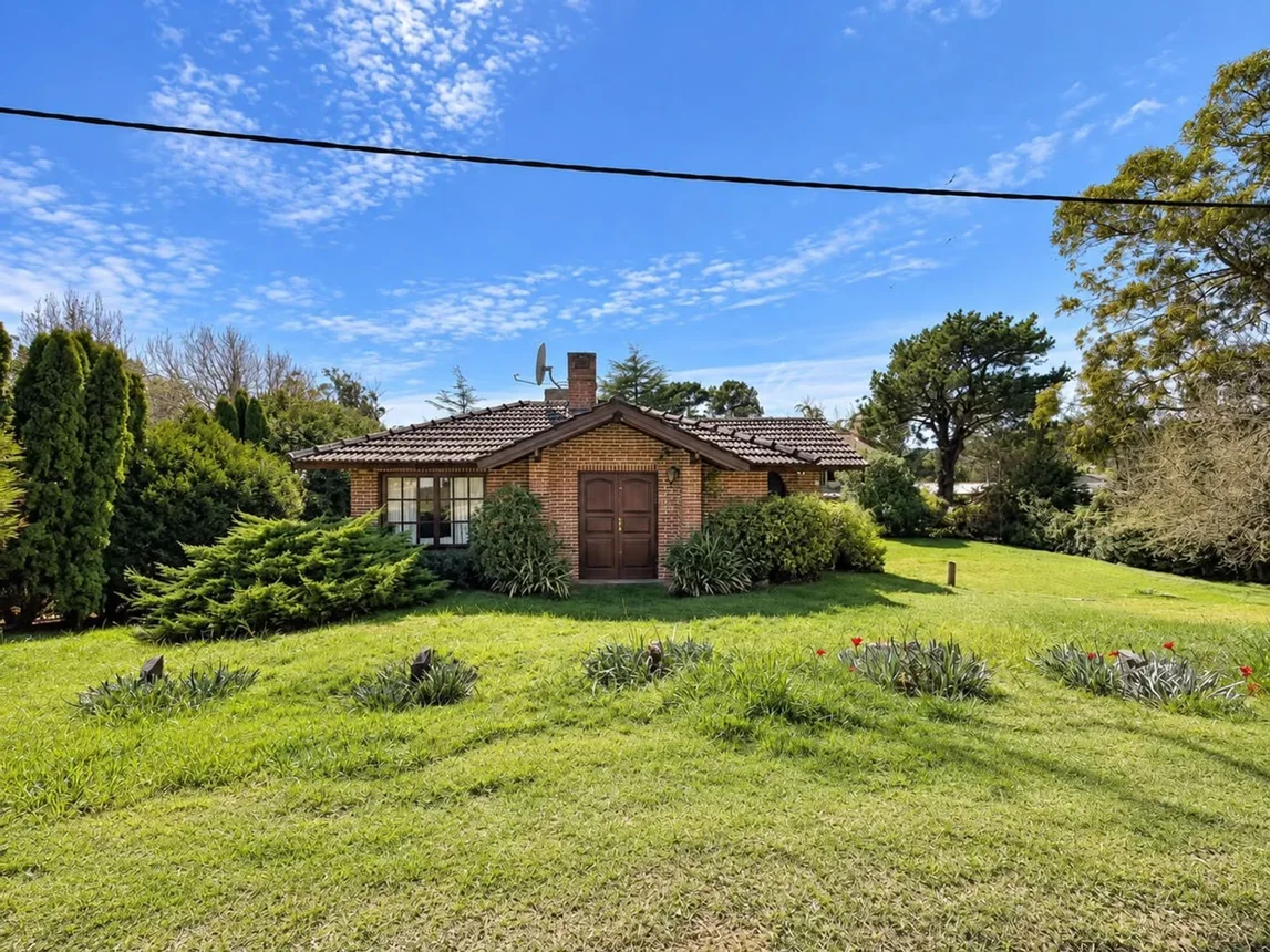Casa de 6 ambientes en venta en Pinamar, Juncal 600