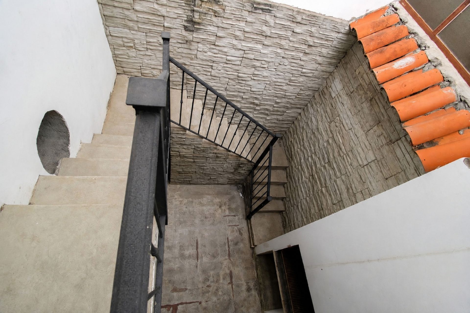 CASA EN VENTA 7 DORM PASEO GÜEMES CENTRO - foto 8