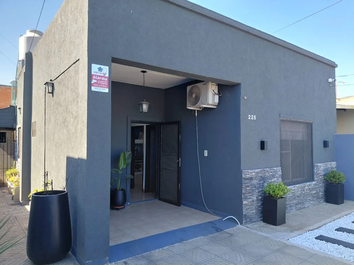Casa de 4 ambientes en venta en San Antonio de Padua, Congreso 200