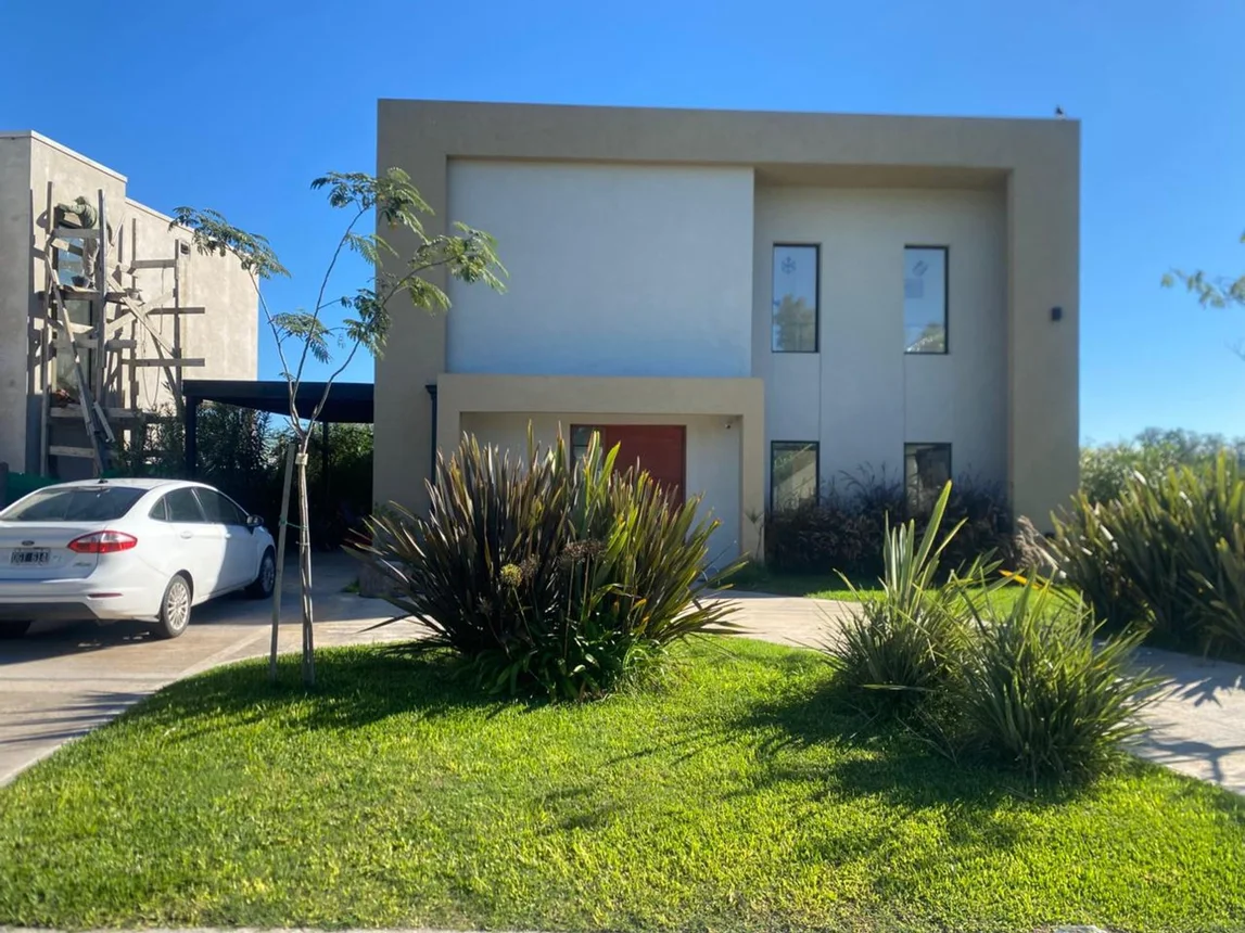 Casa de 4 ambientes en venta en Pilar, Silverio Basabe 200