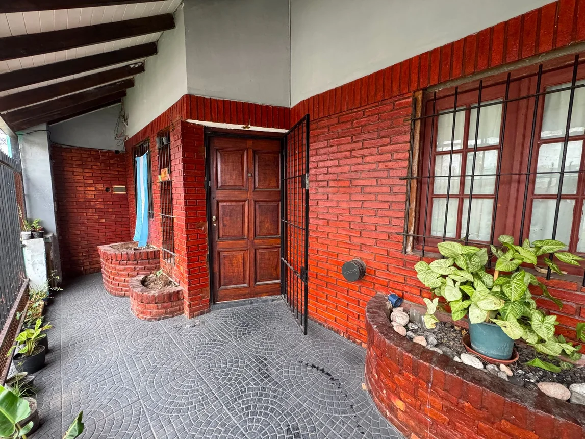 Casa de 6 ambientes en venta en San Miguel, Gutenberg 1700, foto 2