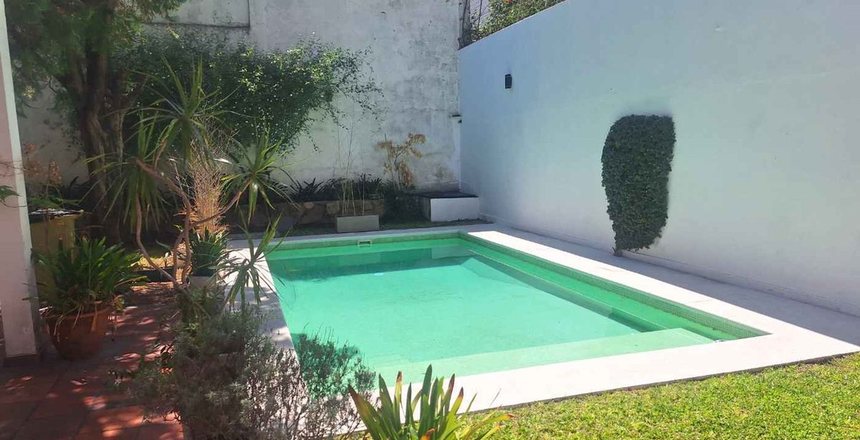 CASA 7 AMBIENTES EN VENTA CON PILETA PARQUE CHAS