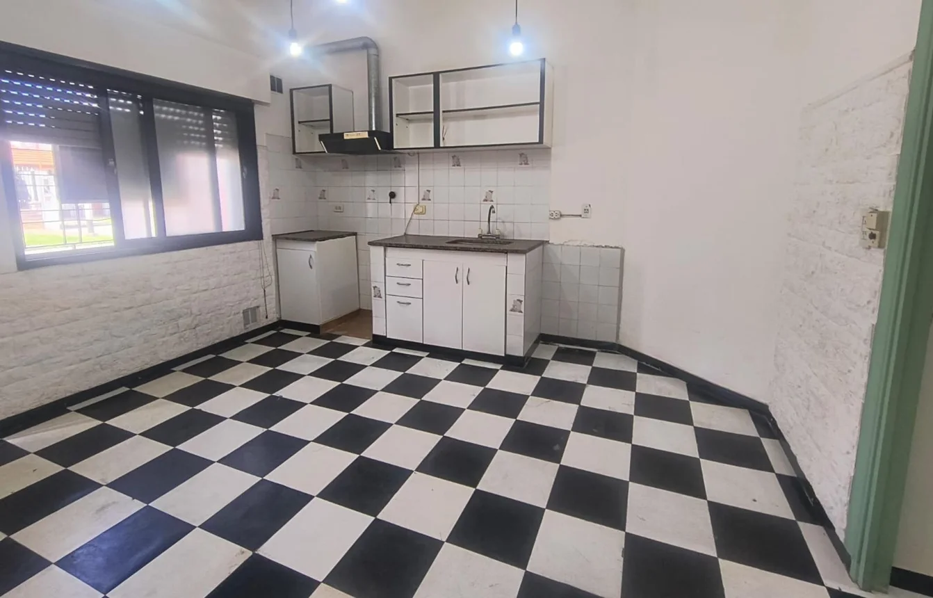 PH de 2 ambientes en venta en Sarandí, Hernan Cortés 400