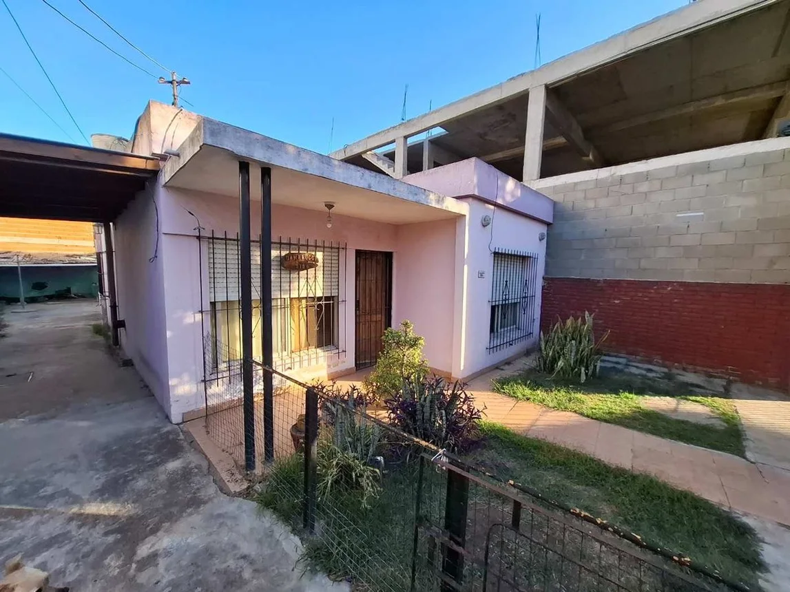 Casa de 3 ambientes en venta en Ituzaingó, Agustín Camerucci 2100