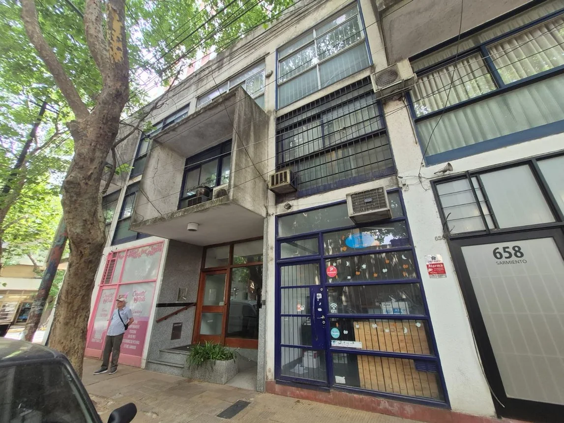 Departamento de 2 ambientes en venta en Quilmes, Sarmiento 600