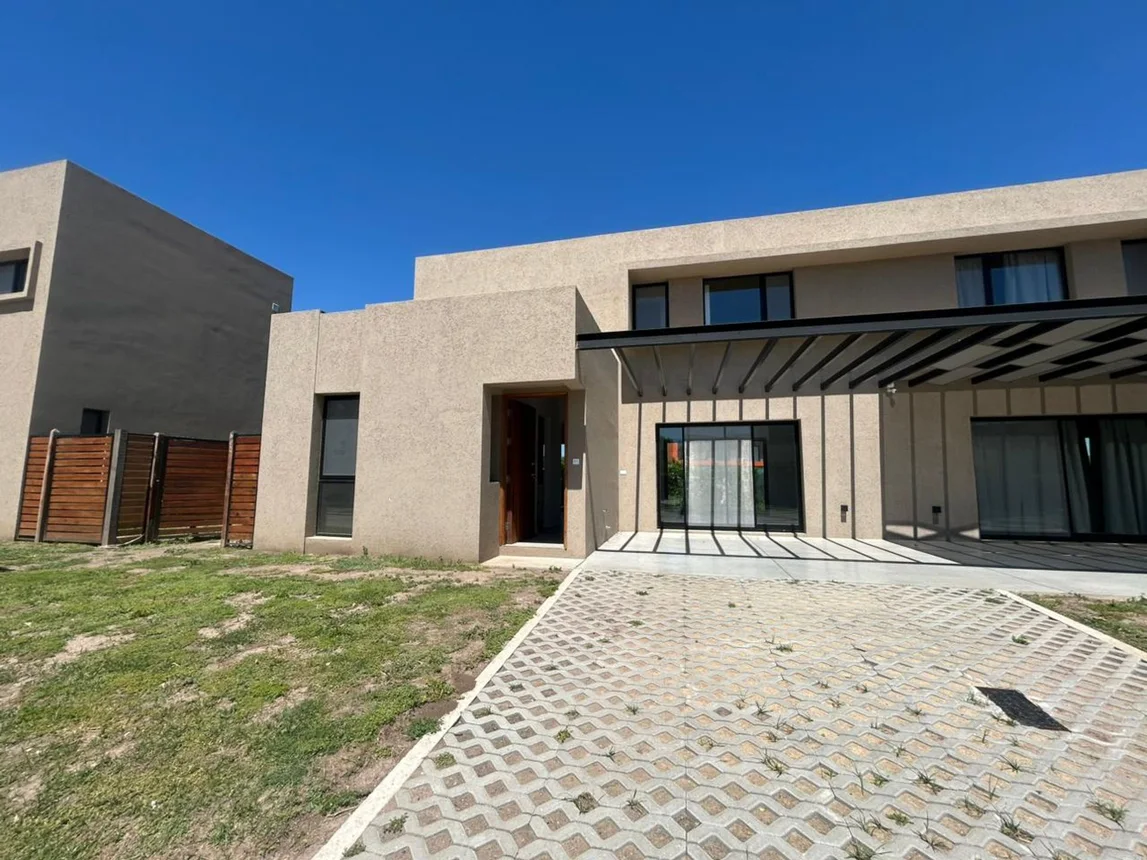 Casa de 4 ambientes en venta en Funes, Los Tizones 2900, foto 2