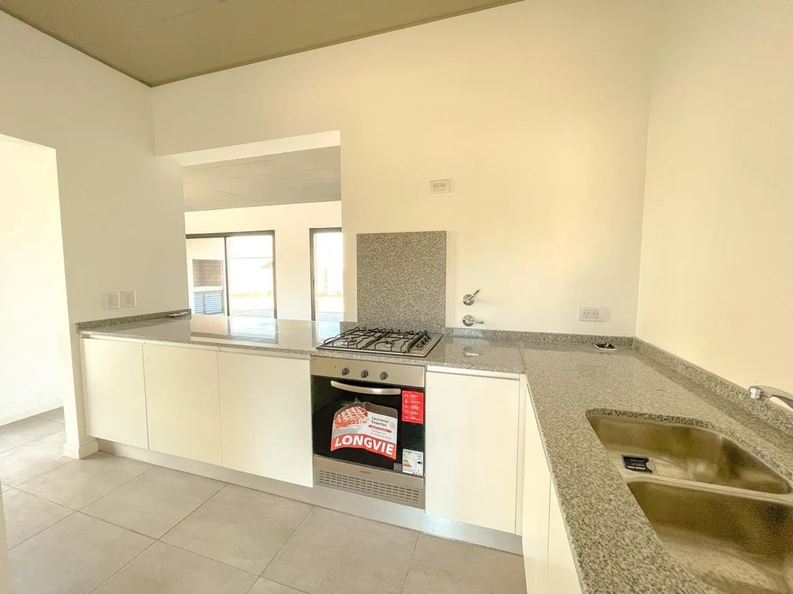Casa de 4 ambientes en venta en Funes, Los Tizones 2900, foto 3
