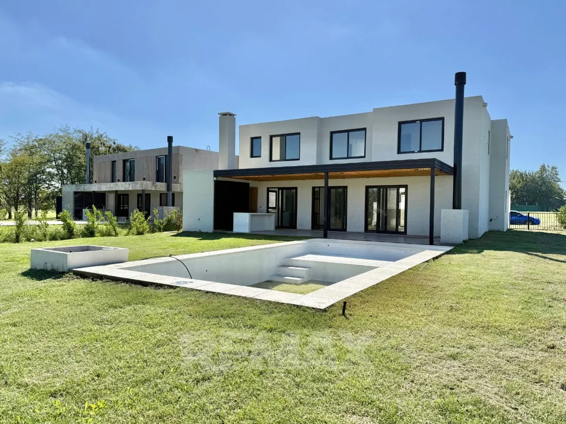 Casa en venta en Pilar, foto 3