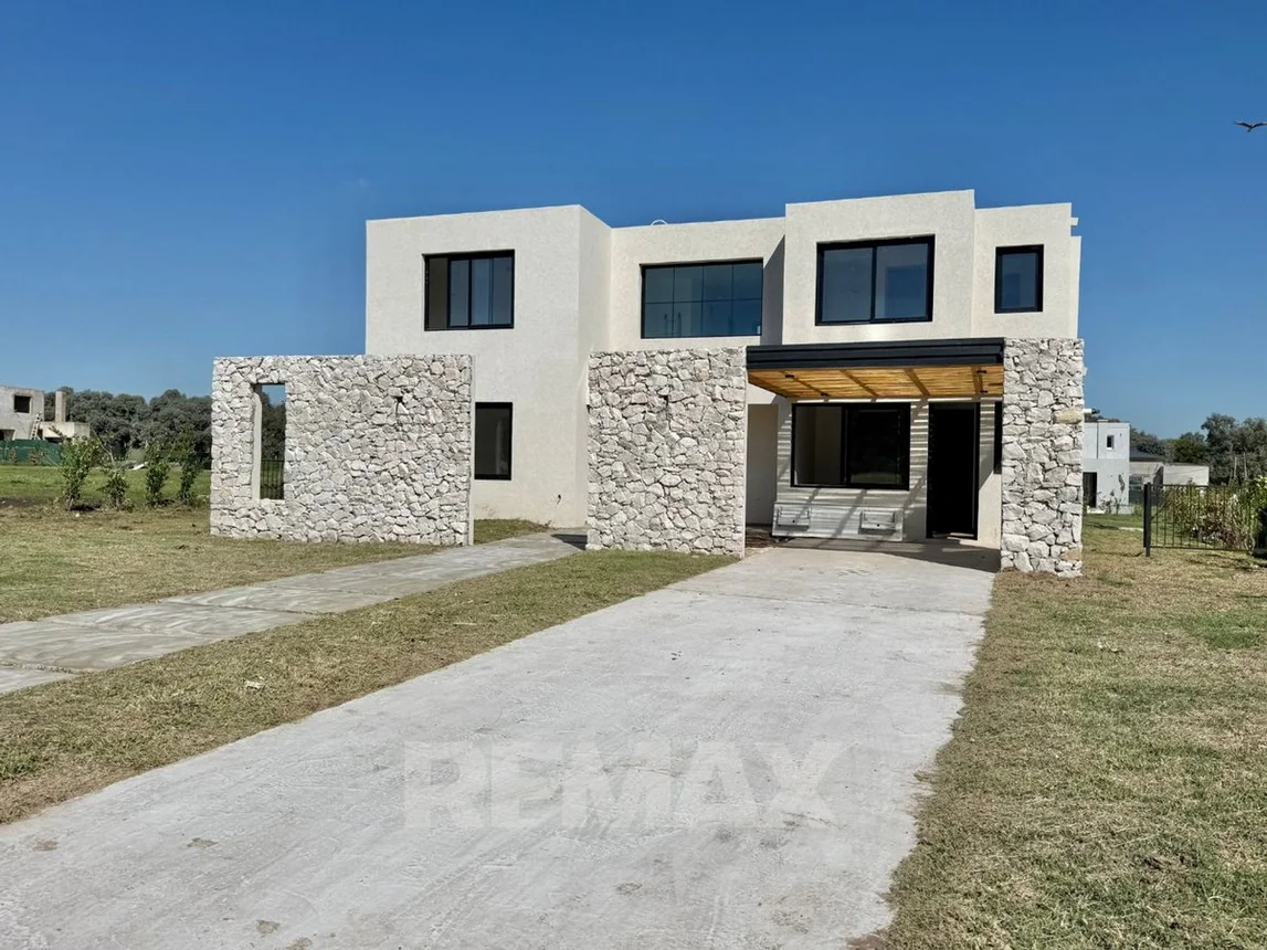 Casa en venta en Pilar, foto 2