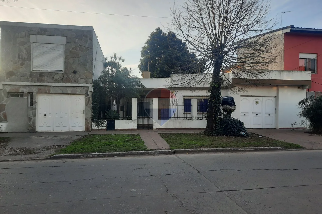 Casa de 3 ambientes en venta en Florencio Varela, Avenida 12 de Octubre 1000, foto 2