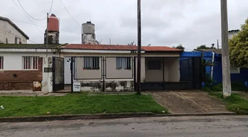 VENDO CASA 2 DORMITORIOS COCHERA ESCRITURA