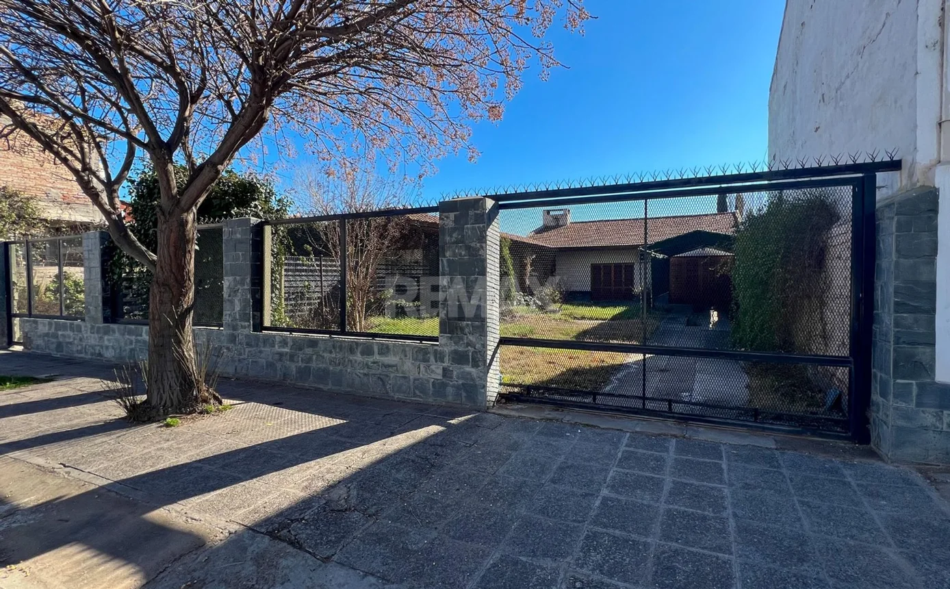 Casa de 3 ambientes en venta en Neuquén, San Martín 4200