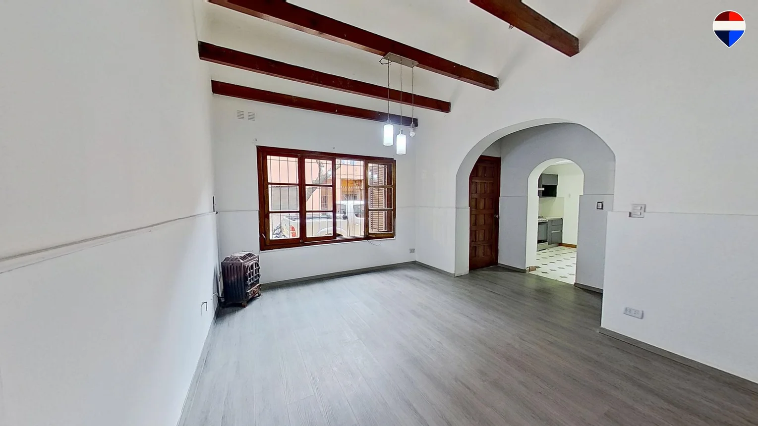 Casa de 4 ambientes en venta en Flores, Robertson 800