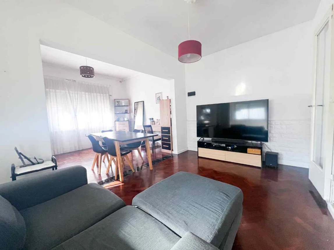 Casa de 3 ambientes en venta en Banfield, General Capdevila 200
