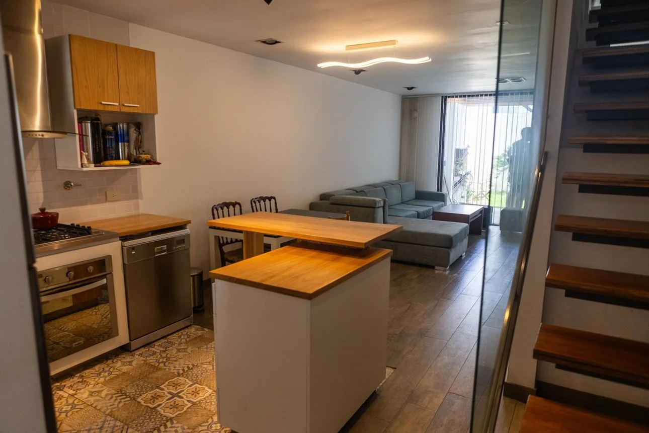 Casa tríplex de 5 ambientes en venta en Florida, Melo 1800