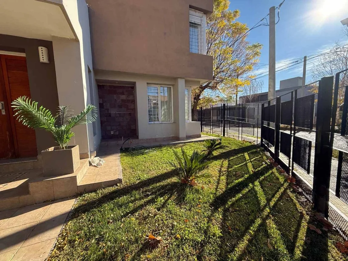 Casa de 12 ambientes en venta en Neuquén, La Pampa 1700, foto 3