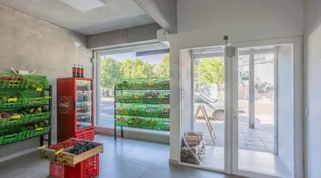 VENTA LOCAL COMERCIAL CON RENTA 6% TRES CRUCES