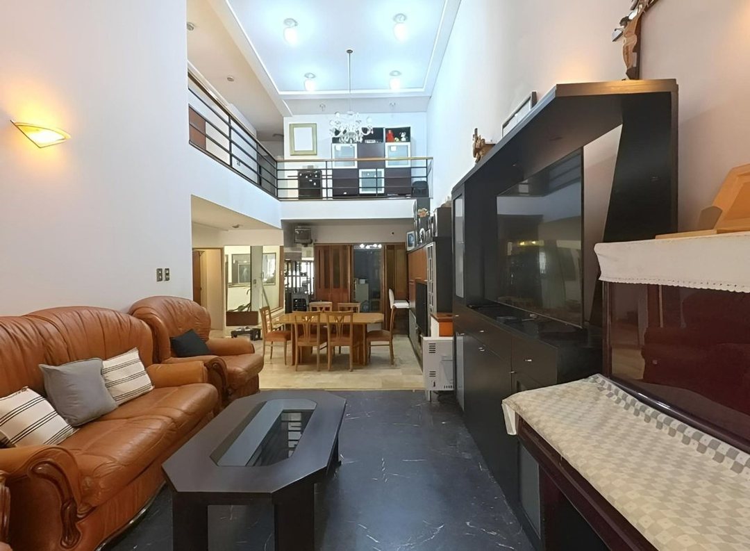 VENTA CASA CHALET 6 AMB. VELEZ SARSFIELD