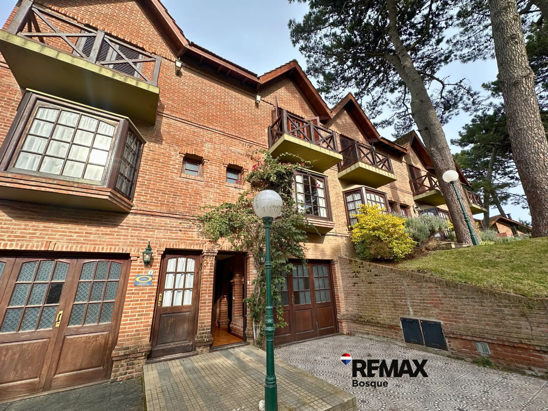Venta triplex 4 ambientes Pinamar con cochera