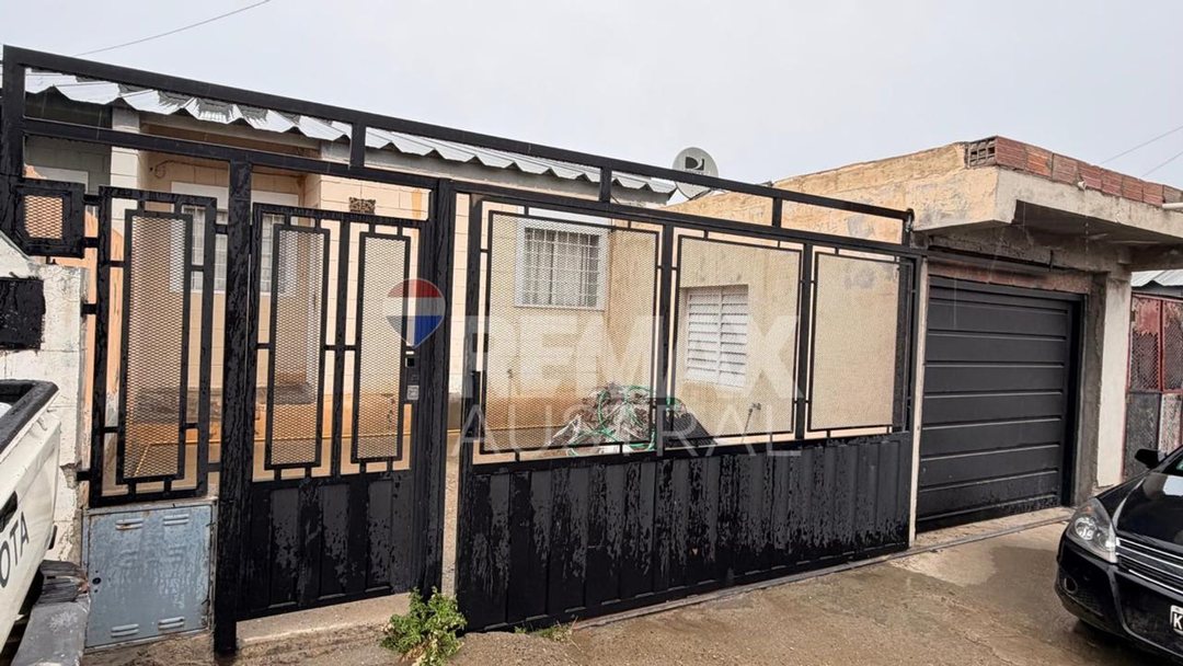 CASA TRES DORMITORIOS- ISIDRO QUIROGA