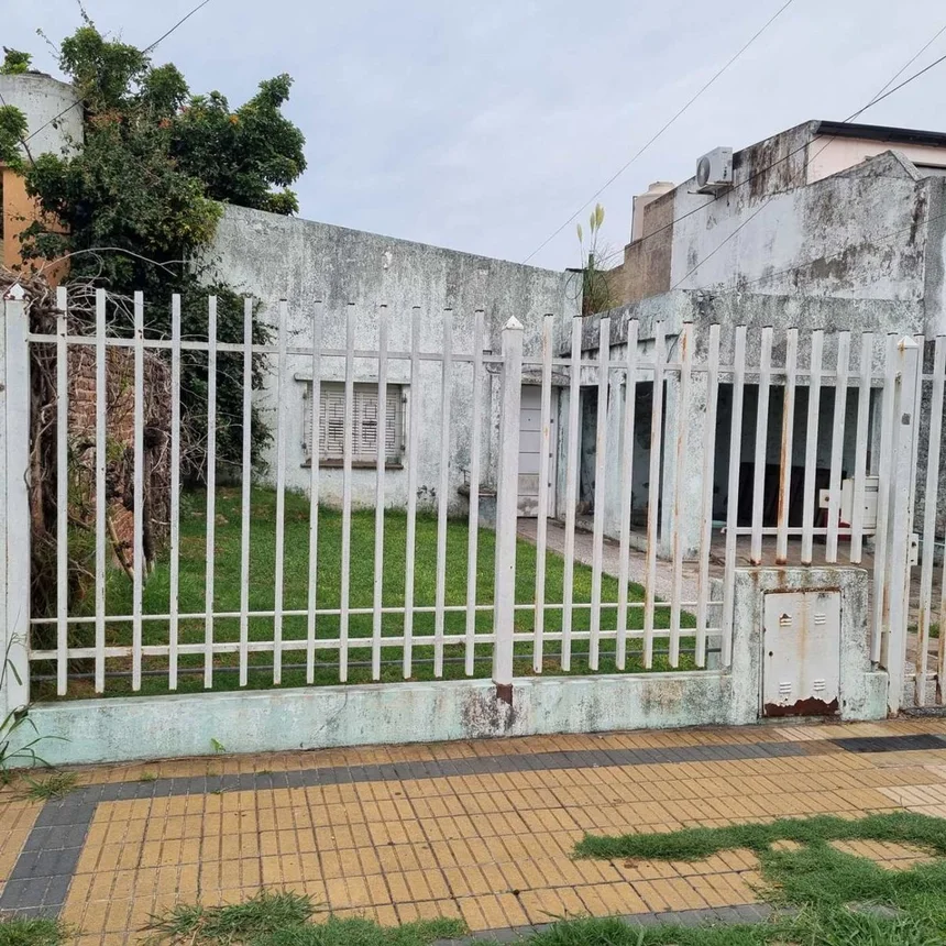 Casa de 3 ambientes en venta en Sarandí, Suipacha 200