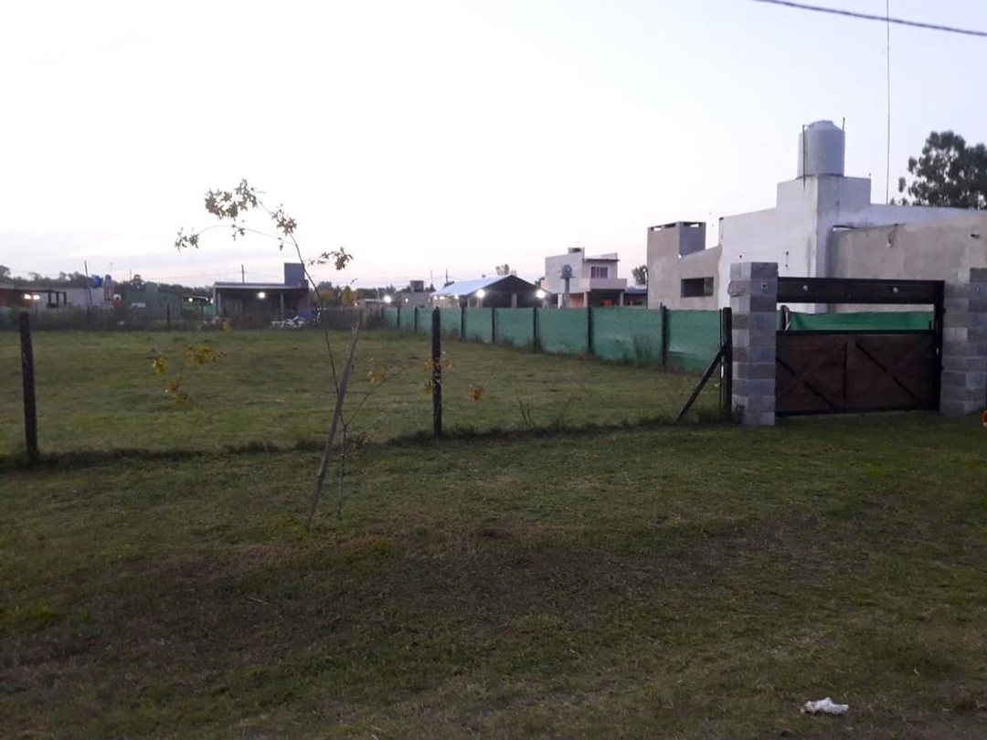 Venta Lote 800 m2 en "ROBLES DE ALVAREZ"