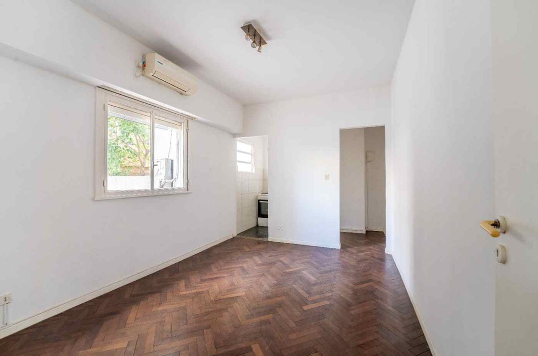VENTA 2 AMBIENTES BAJO BELGRANO con GRAN JARDIN