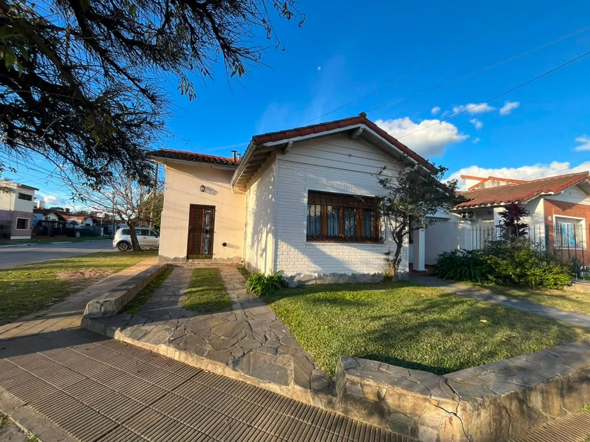 Casa en venta en Banfield, foto 2