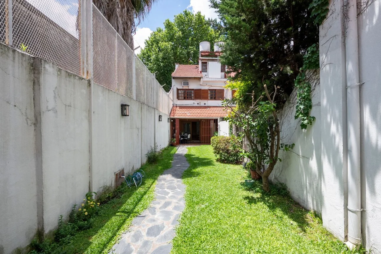 Casa tríplex en venta en Villa General Mitre
