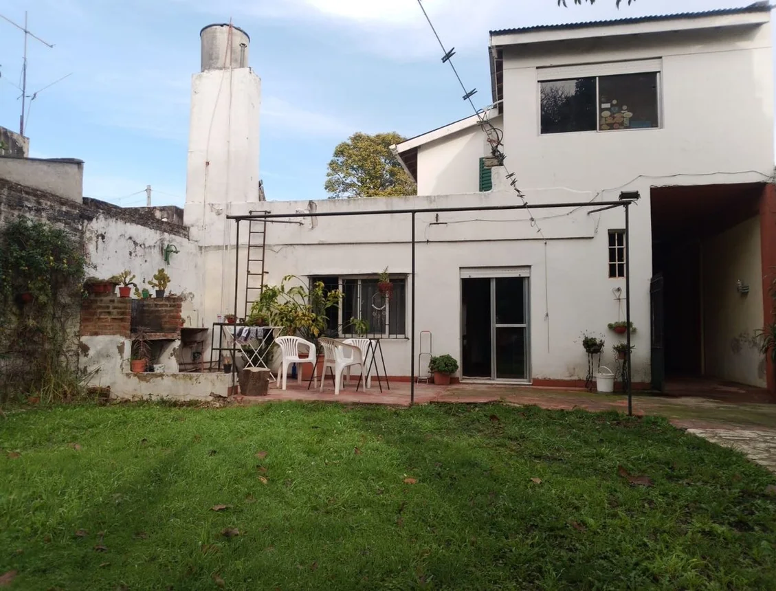 Casa de 5 ambientes en venta en Llavallol, Alberdi 200
