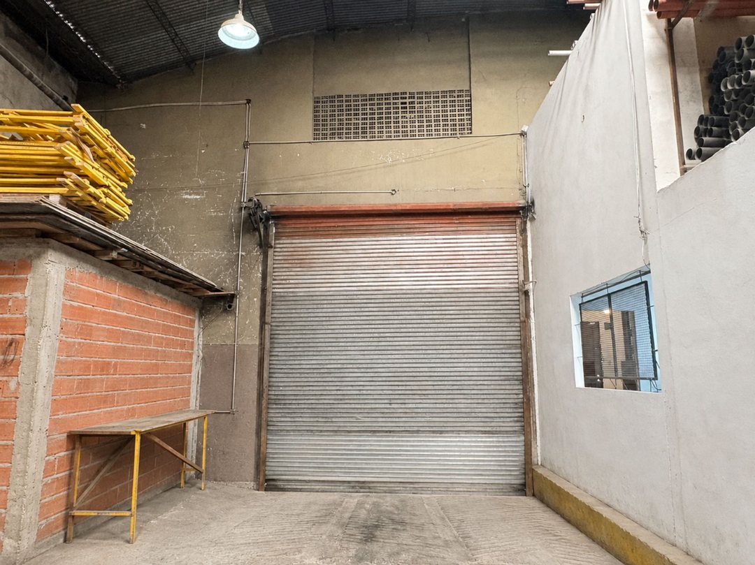 VENTA DEPOSITO / GALPON, MIXTURA 3 EN LA BOCA