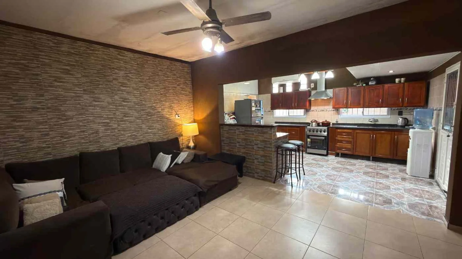Casa de 4 ambientes en venta en Temperley, Emilio Castro 100