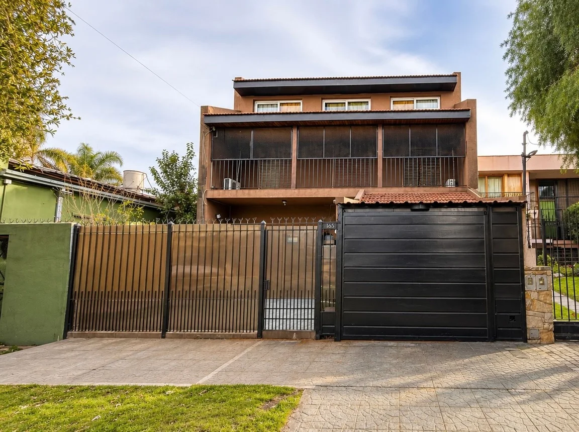 Casa de 4 ambientes en venta en Temperley, Emilio Castro 100, foto 2