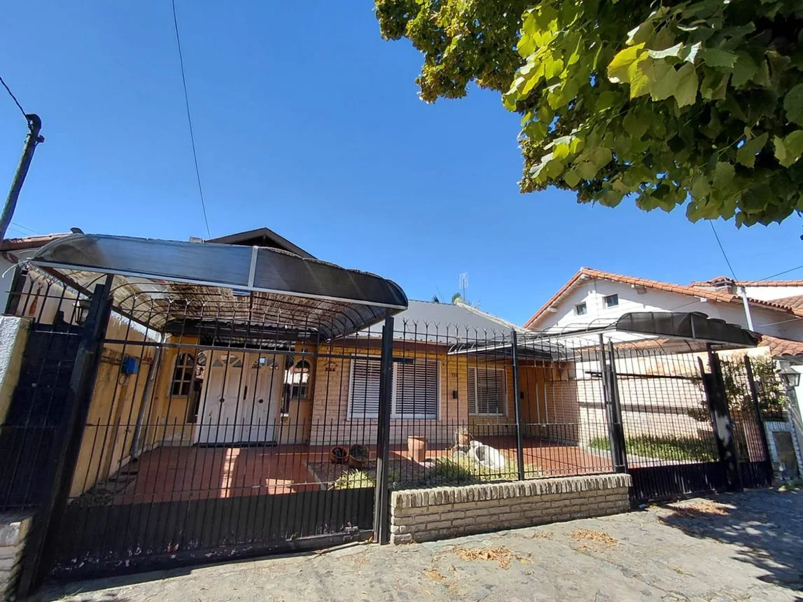 Casa de 4 ambientes en venta en San Antonio de Padua, Neuquén 200, foto 2