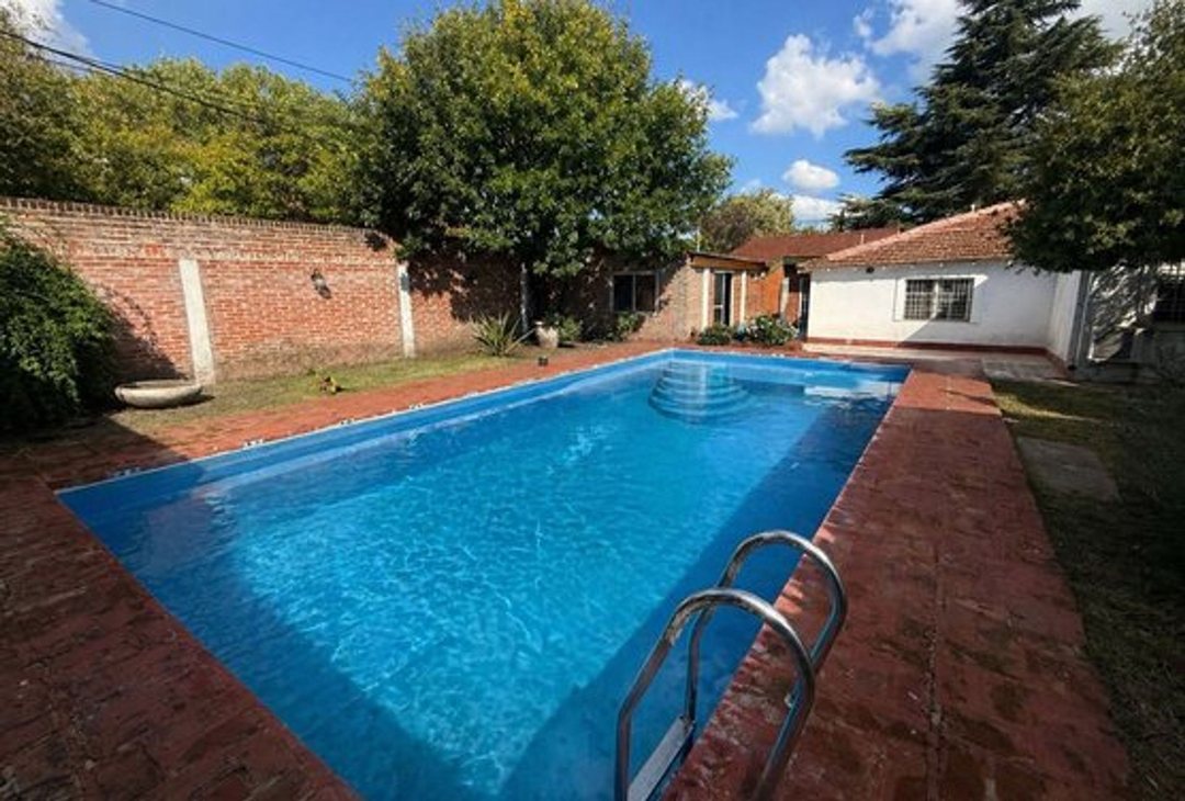 ALQUILER CASA 4 AMB CIUDAD EVITA CON PILETA