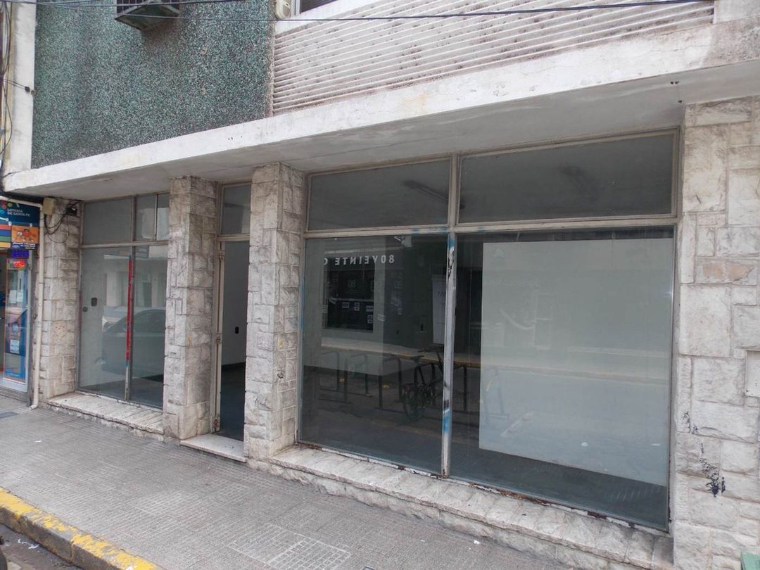 LOCAL COMERCIAL A PASOS DE LA PEATONAL SAN MARTIN