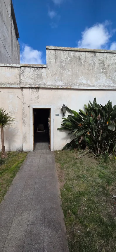 Casa de 4 ambientes en venta en Lanús Oeste, Tacuarí 500, foto 2