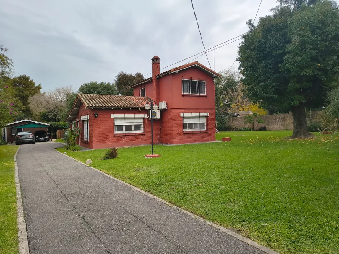 Casa de 8 ambientes en venta en El Talar, Independencia 100