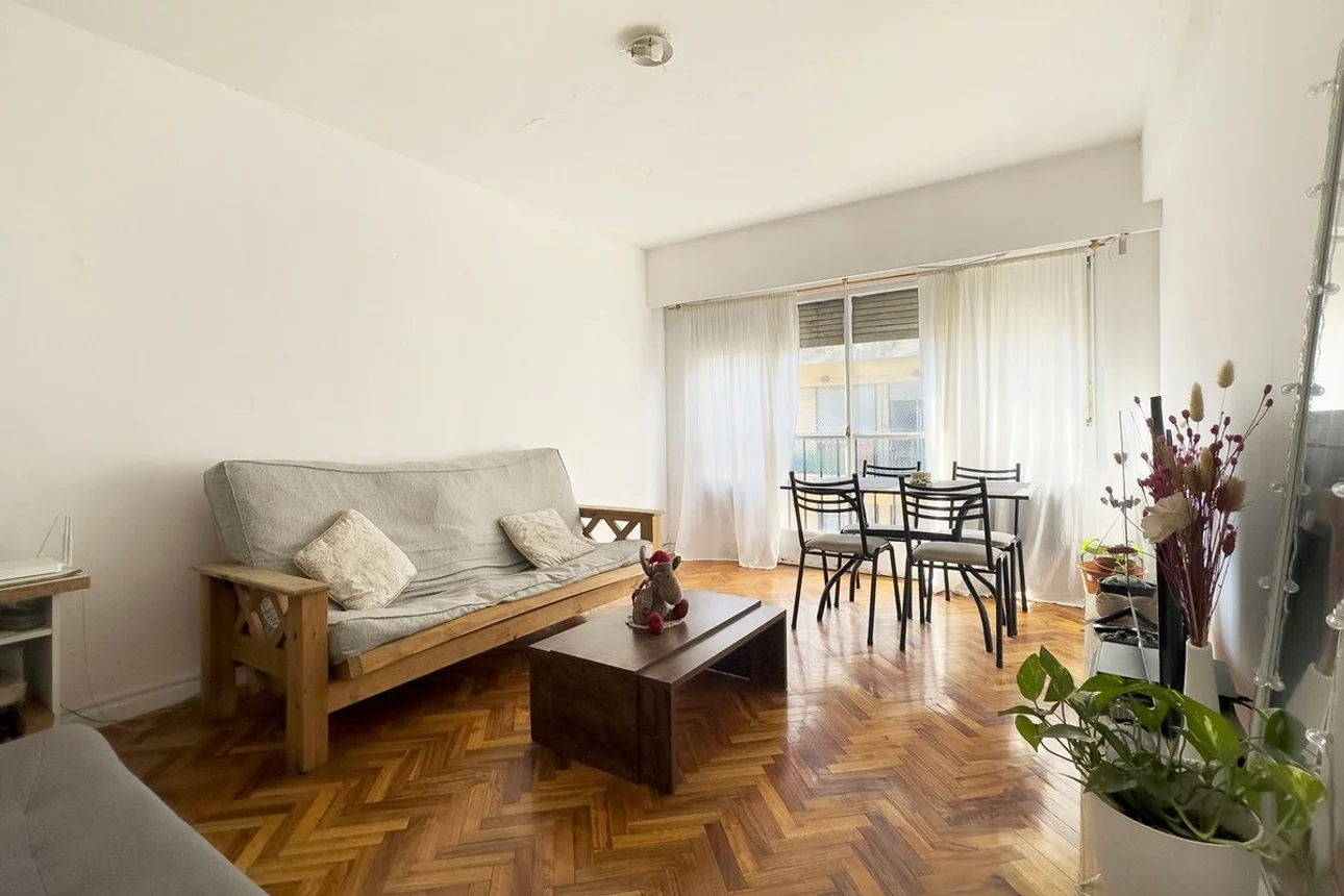 Departamento de 4 ambientes en venta en Retiro, Paraguay 800