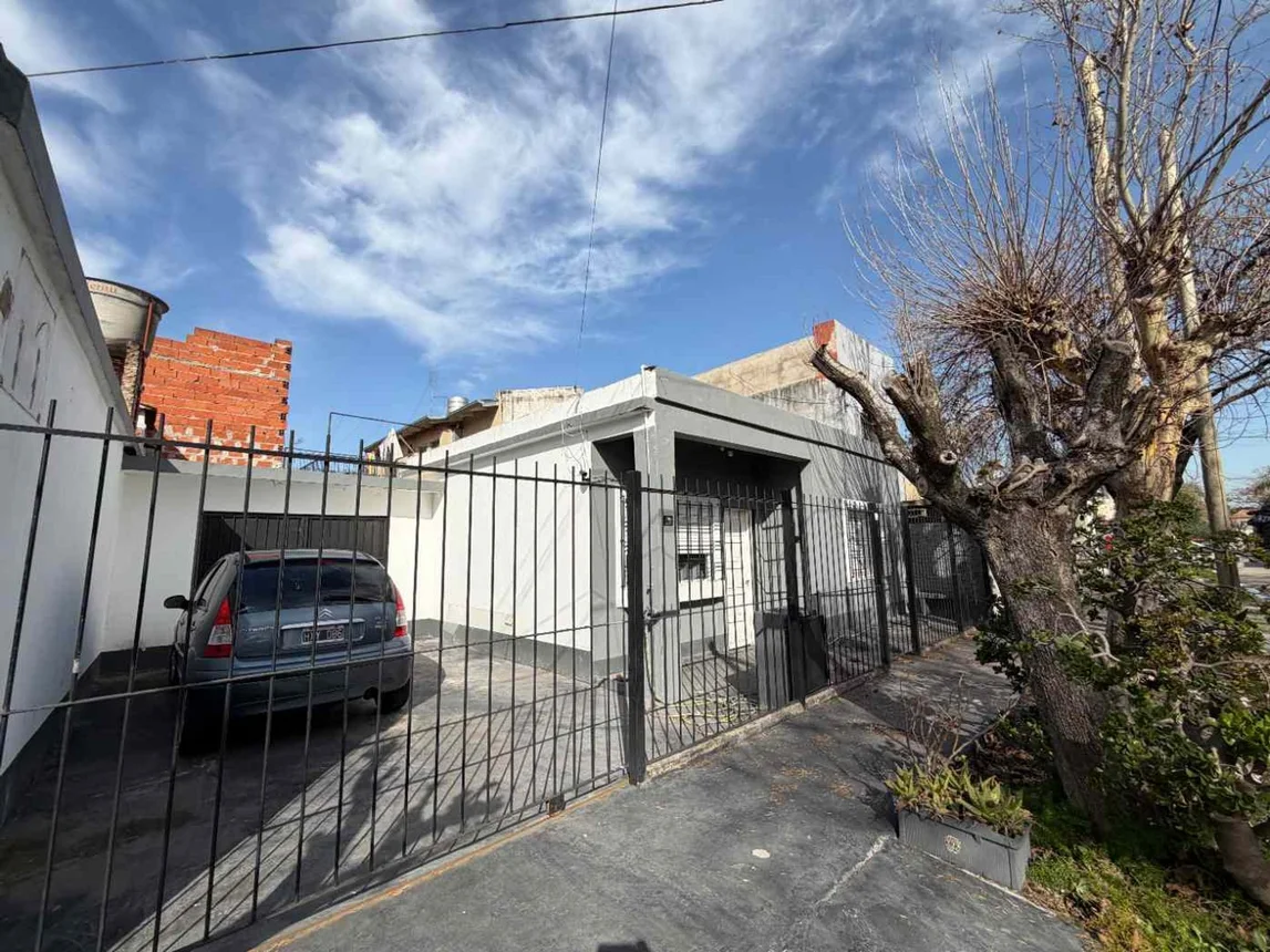 PH de 3 ambientes en venta en Castelar, Arrecifes 1700