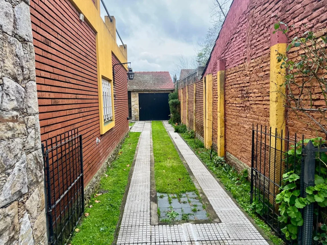 Casa en venta en Luis Guillón, foto 2