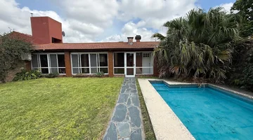 VENTA CASA 4 AMBIENTES CON PILETA CIUDAD EVITA